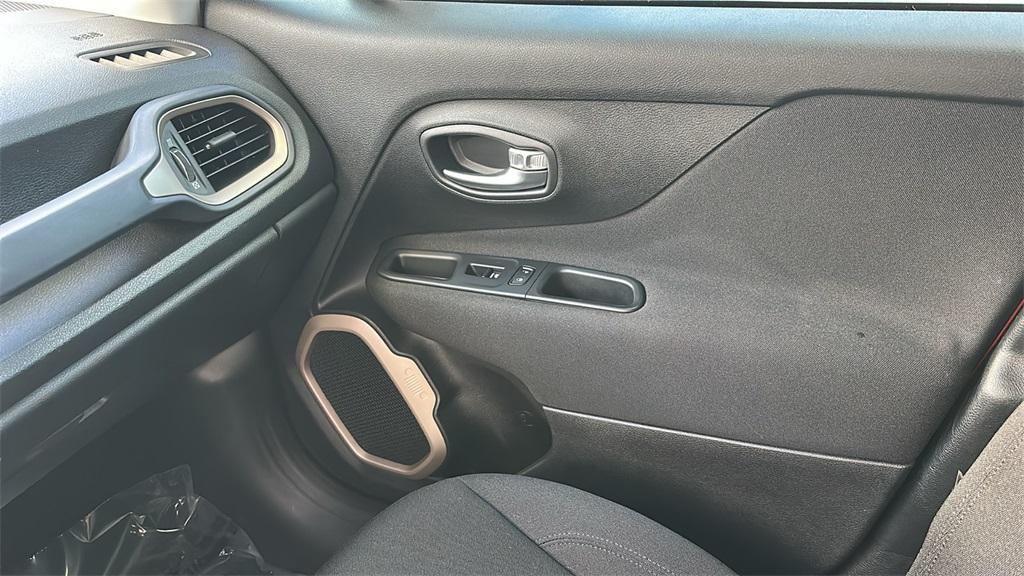 2017 Jeep Renegade Latitude North Edition photo 27
