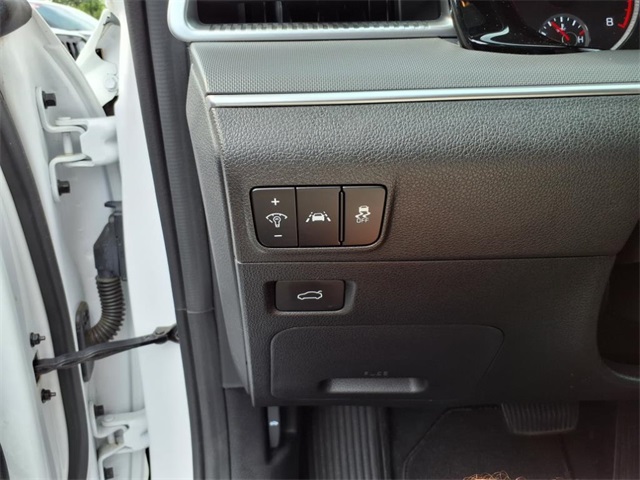2022 Kia K5 GT-Line photo 17