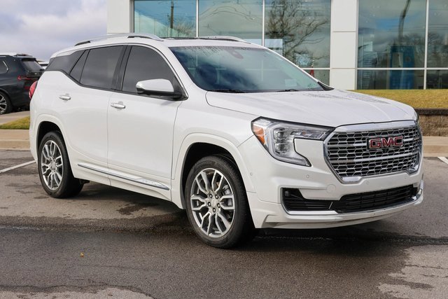 2023 GMC Terrain Denali's photo