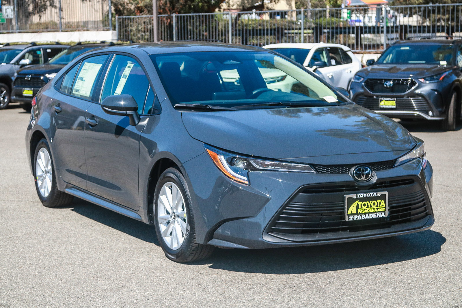 2025 Toyota Corolla LE photo 3