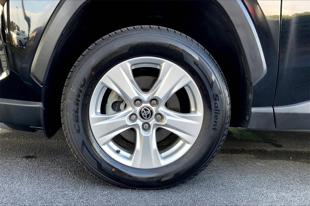 2021 Toyota RAV4 XLE photo 8