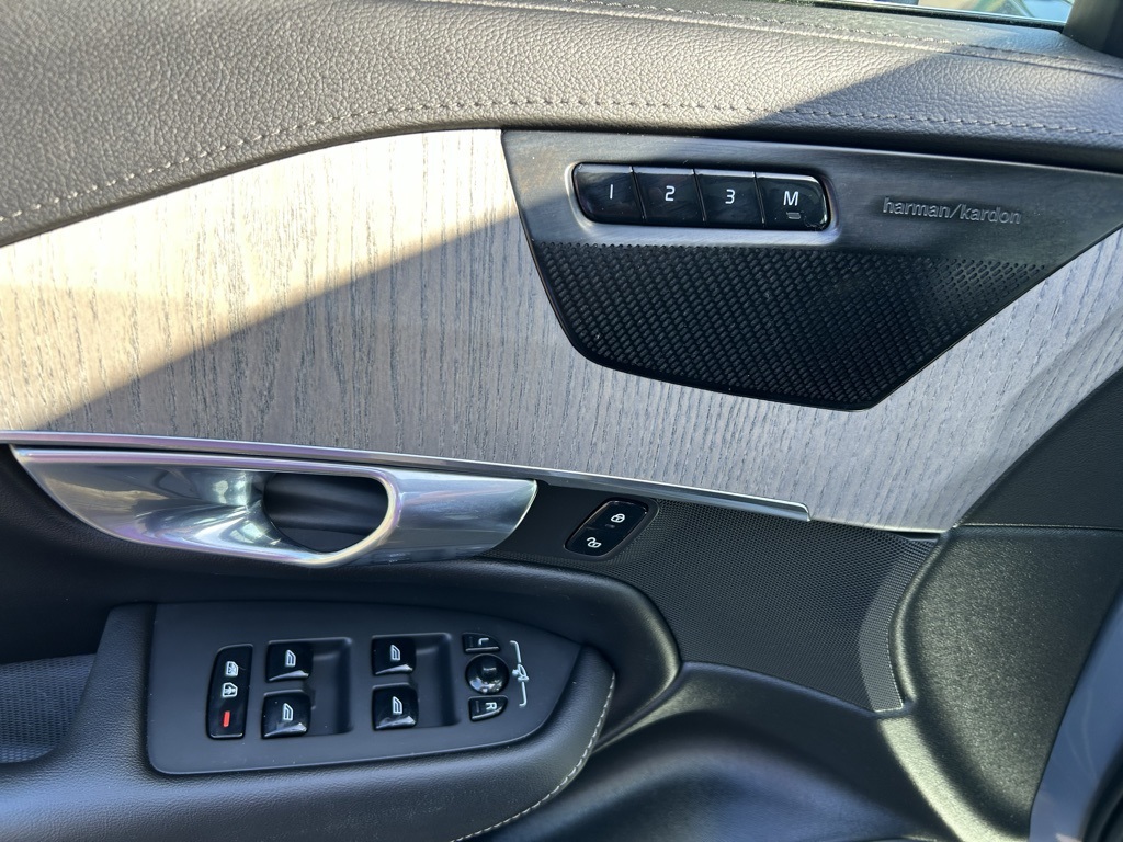 2022 Volvo XC90 Recharge T8 Inscription photo 6