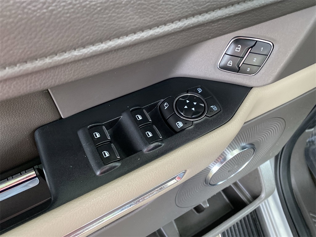 2021 Ford Expedition MAX XLT photo 10