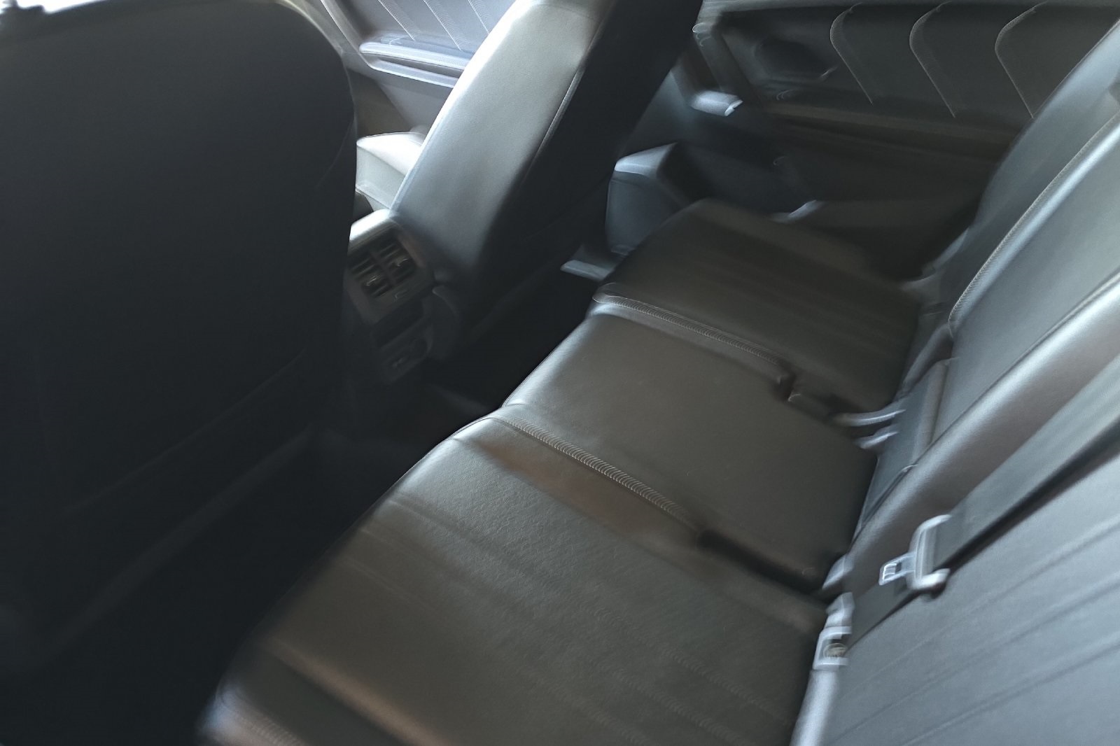 2022 Volkswagen Tiguan SE photo 10