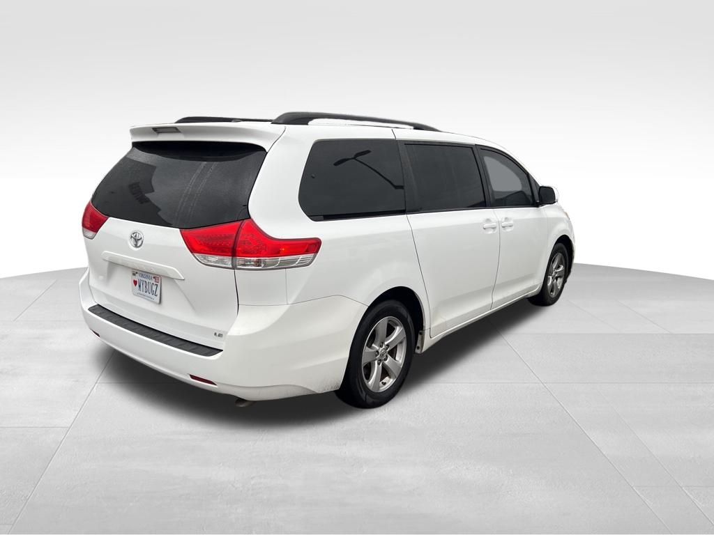 2014 Toyota Sienna LE photo 4