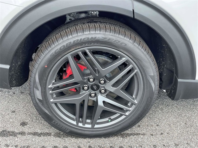 2025 Ford Explorer ST-Line photo 4