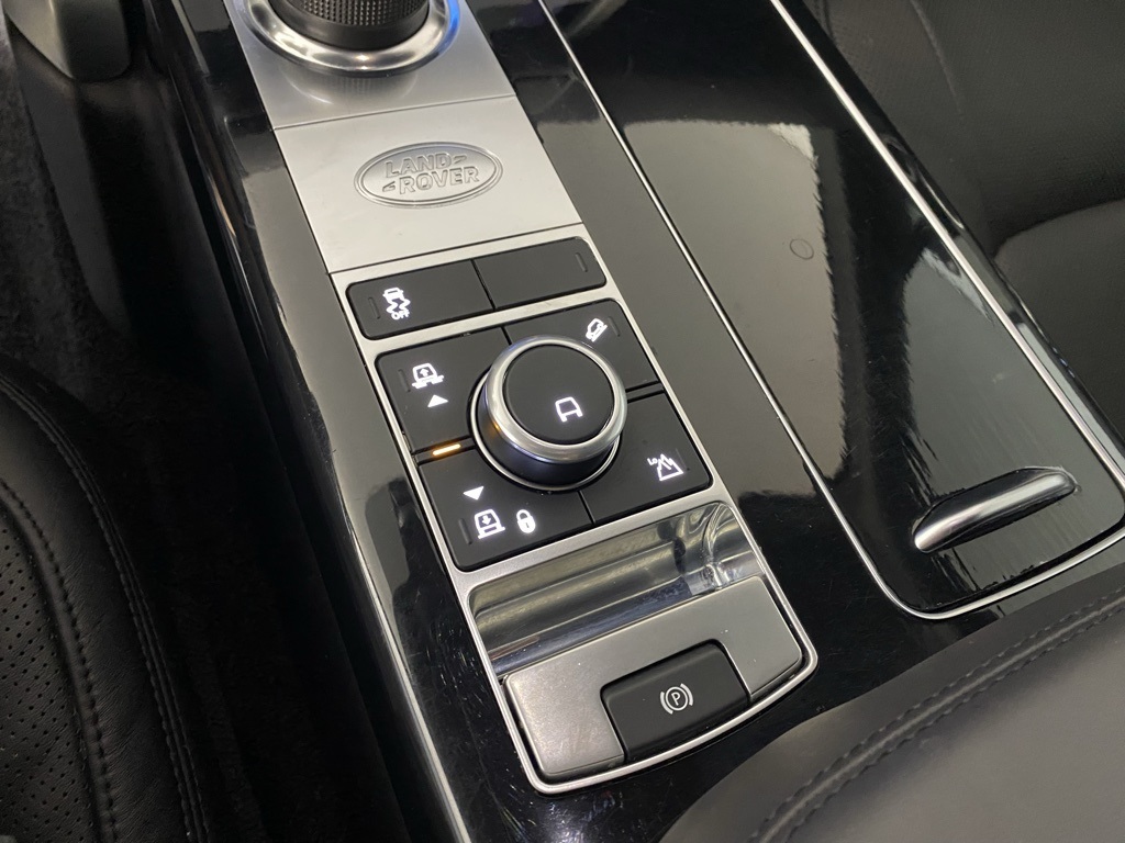 2020 Land Rover Range Rover HSE photo 19