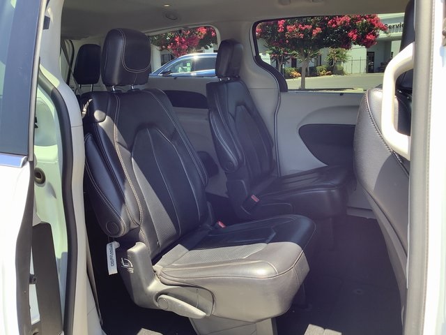 2022 Chrysler Pacifica Touring L photo 32