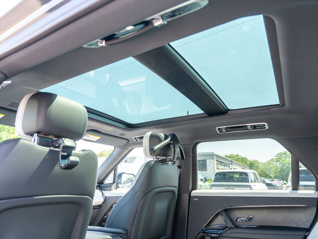 2025 Land Rover Range Rover Sport SE photo 21