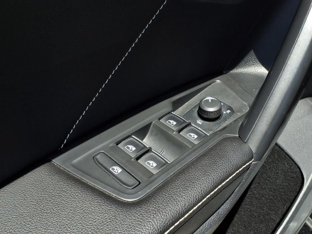 2022 Volkswagen Tiguan SE photo 17