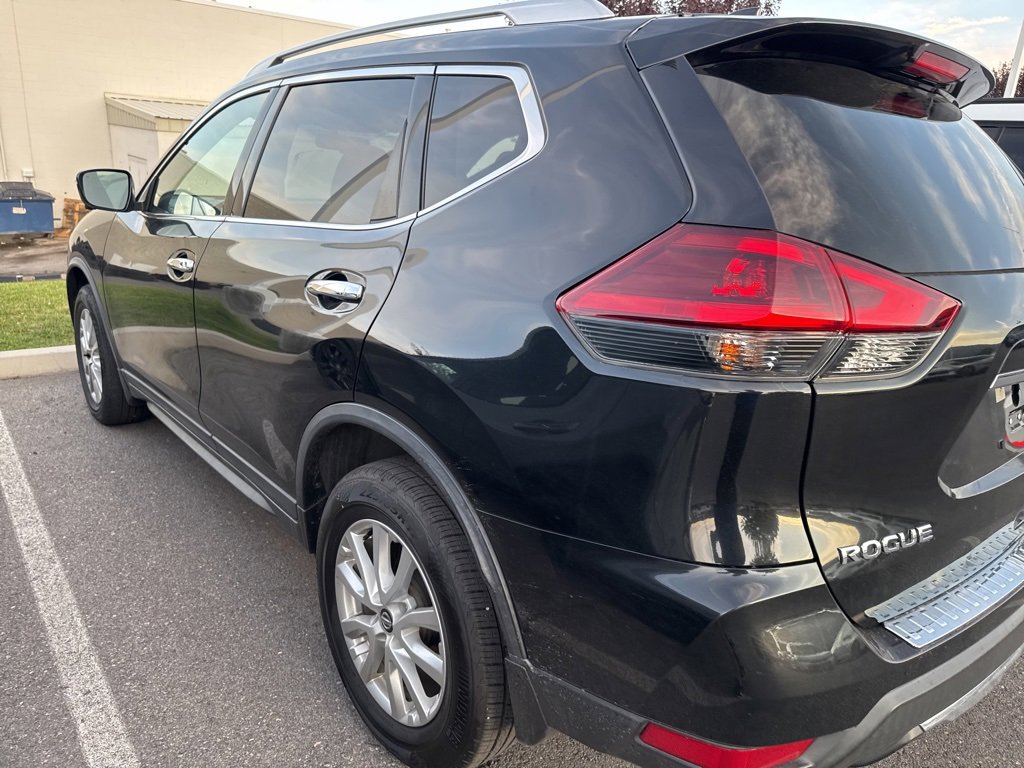 2018 Nissan Rogue SV photo 14