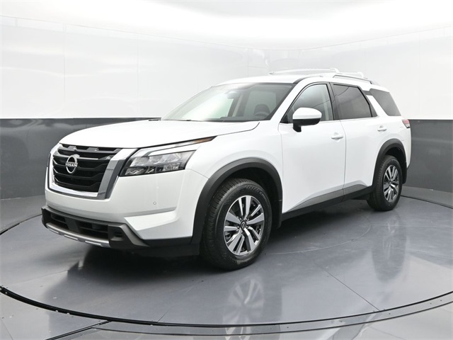 2025 Nissan Pathfinder SL photo 3