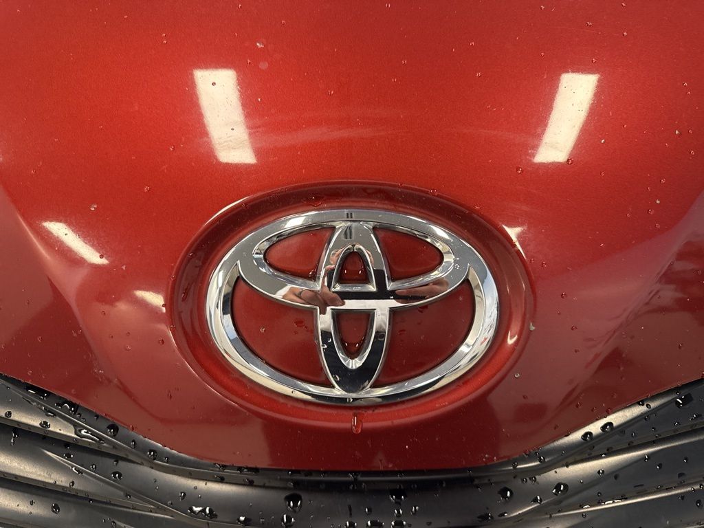 2011 Toyota Sienna Base photo 3