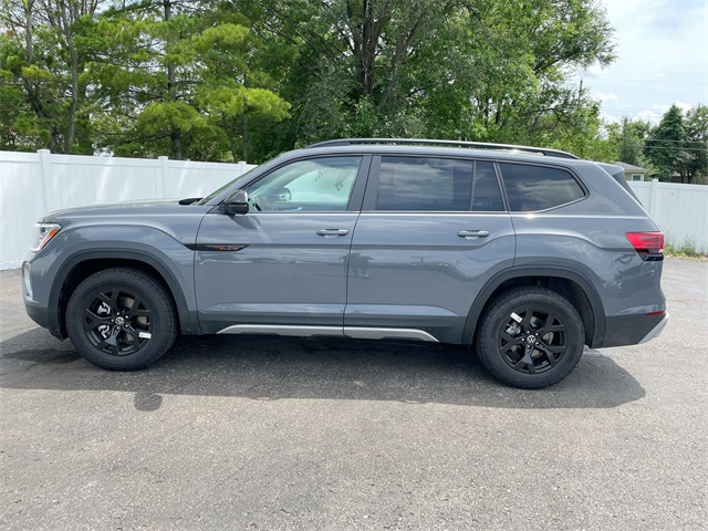2025 Volkswagen Atlas Peak Edition SE Technology photo 22