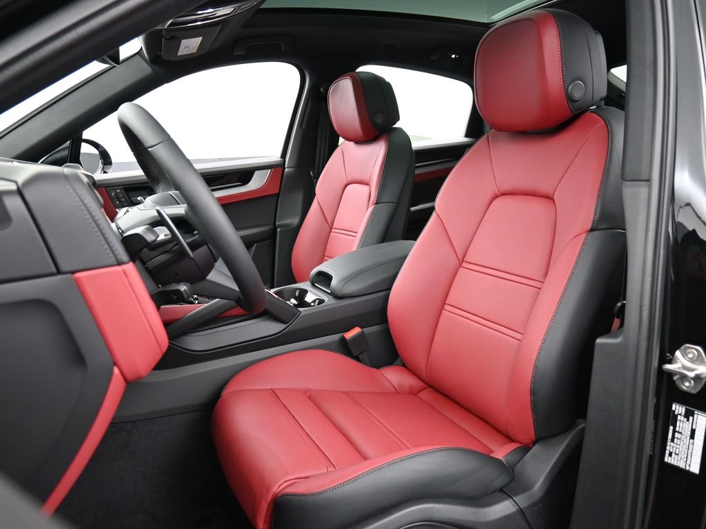 2026 Porsche Cayenne Coupe photo 4