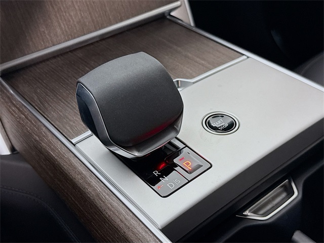 2025 Land Rover Range Rover SE photo 17