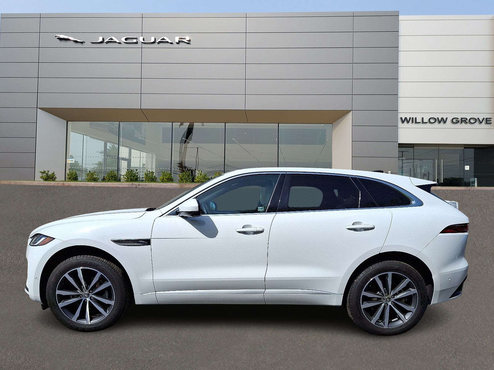 2025 Jaguar F-PACE R-Dynamic S P250 photo 3
