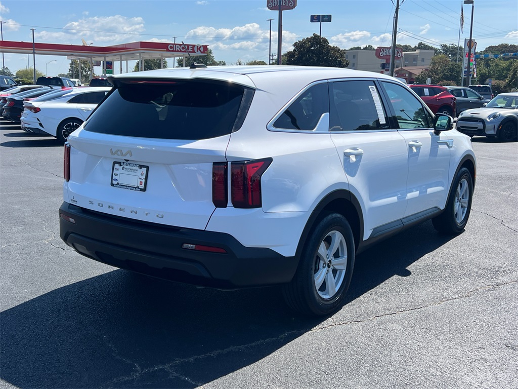 2022 Kia Sorento LX photo 7