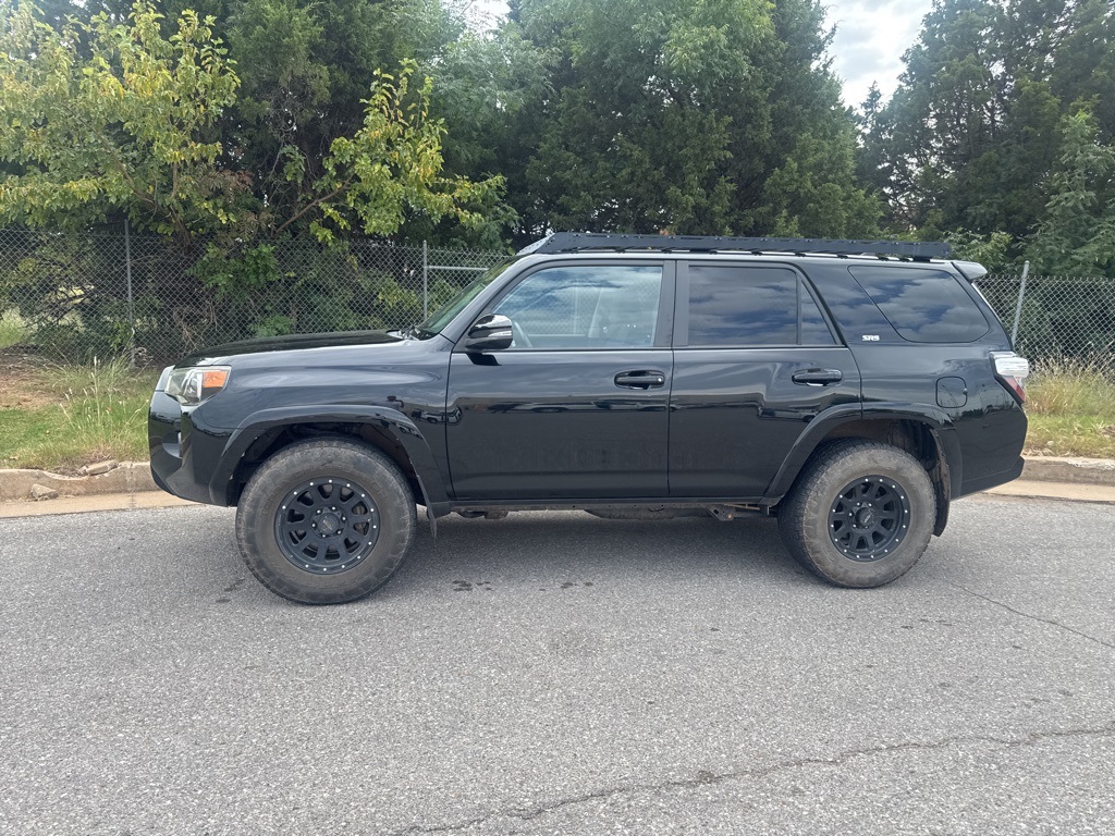 2016 Toyota 4Runner Base photo 2