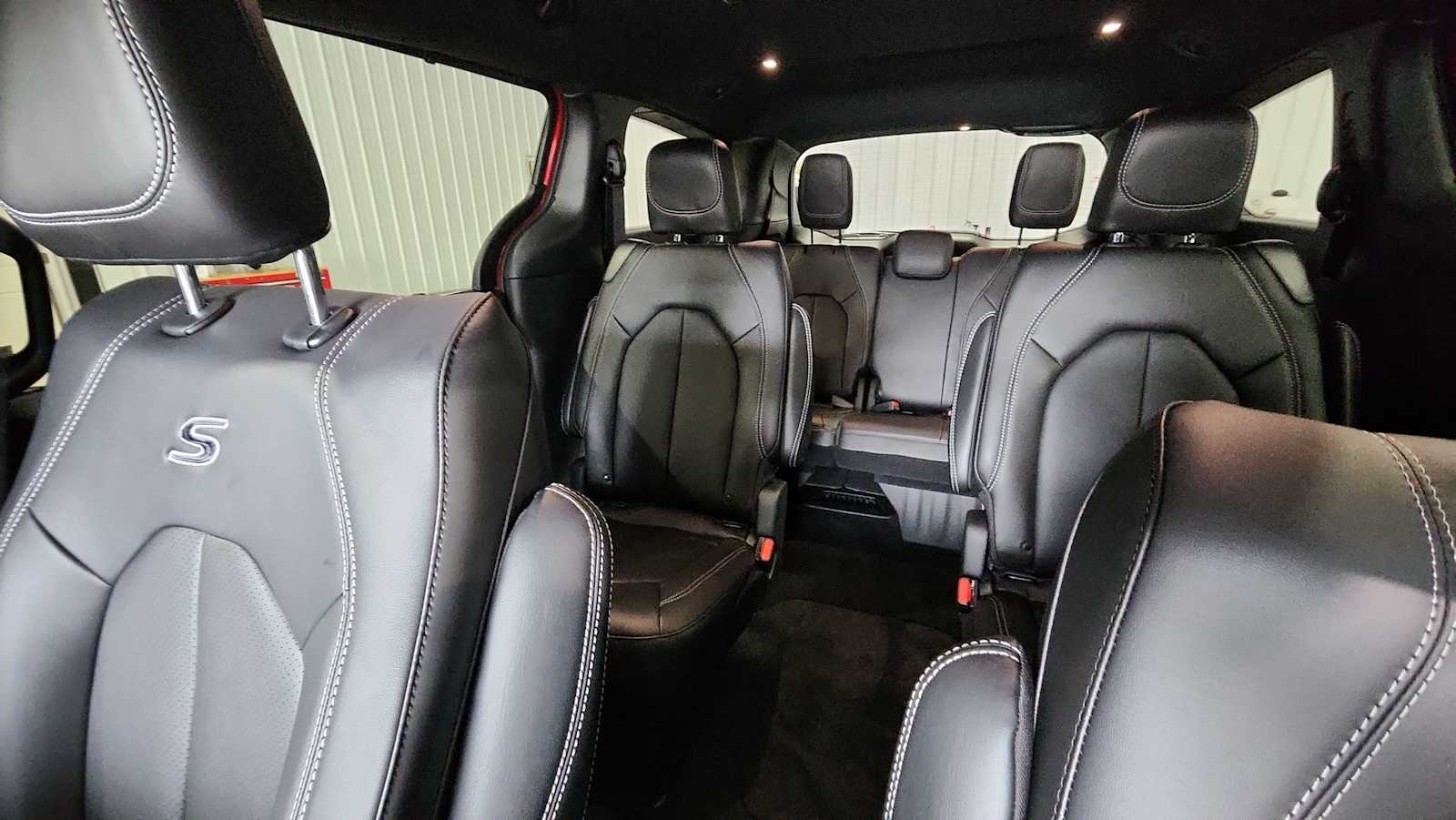 2026 Chrysler Pacifica photo 12