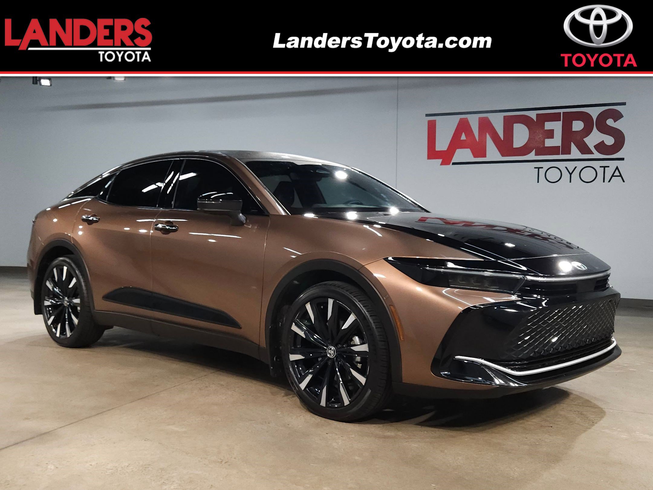 2025 Toyota Crown Platinum's photo