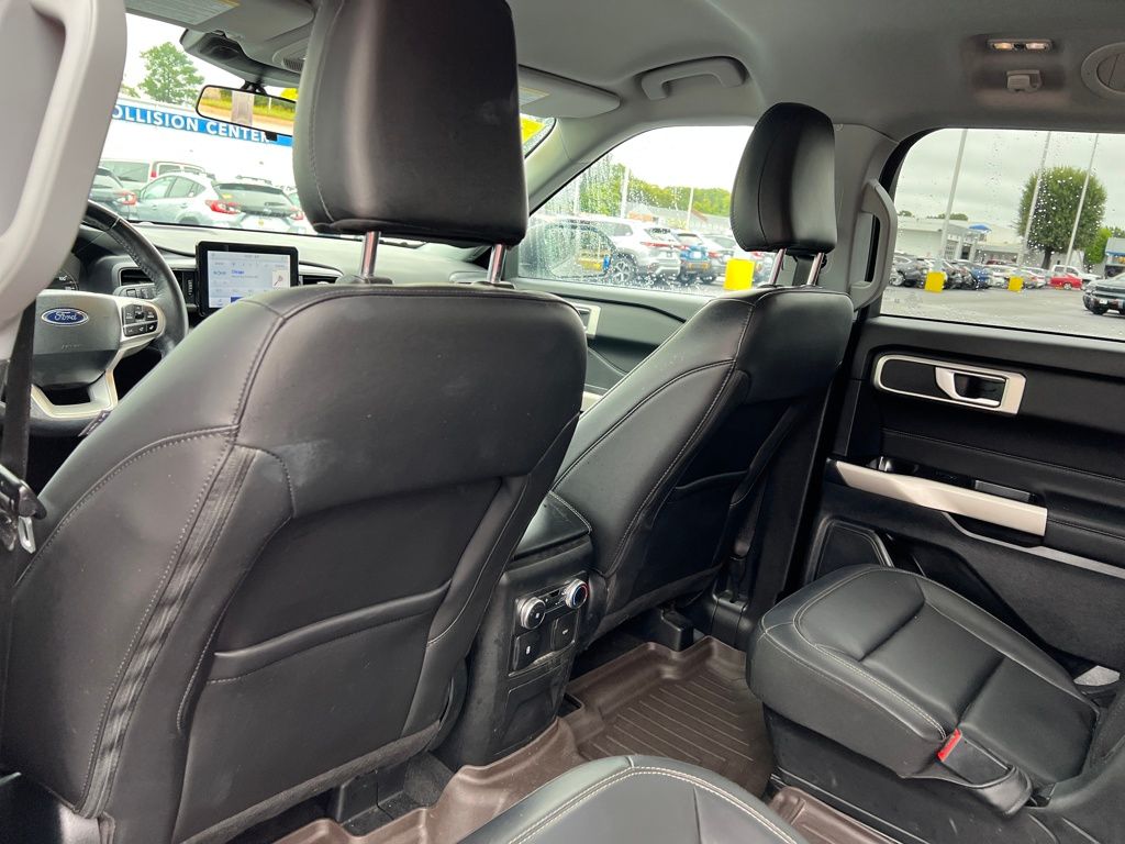 2023 Ford Explorer XLT photo 21