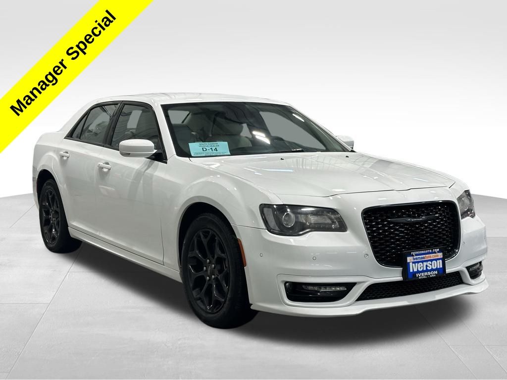 2023 Chrysler 300 Touring L's photo