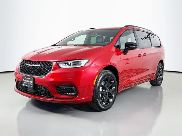 2026 Chrysler Pacifica Limited photo 3