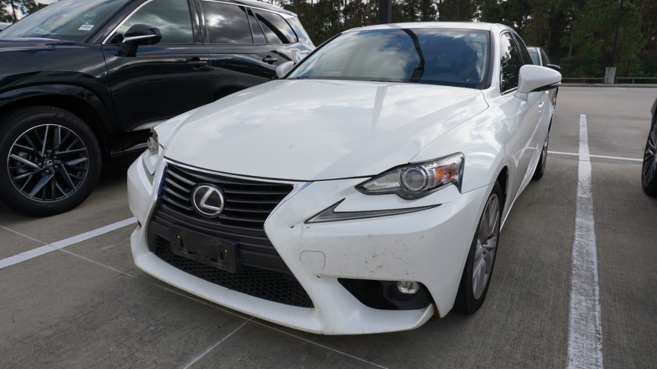 2016 Lexus IS 200t's photo