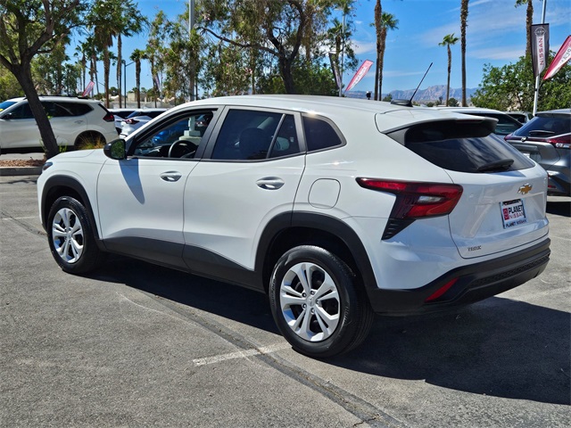 2024 Chevrolet Trax LS photo 8