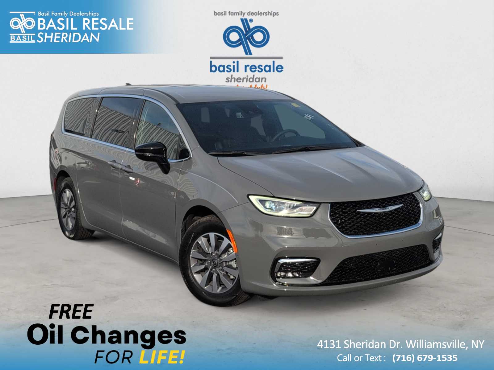 2025 Chrysler Pacifica PHEV Select's photo