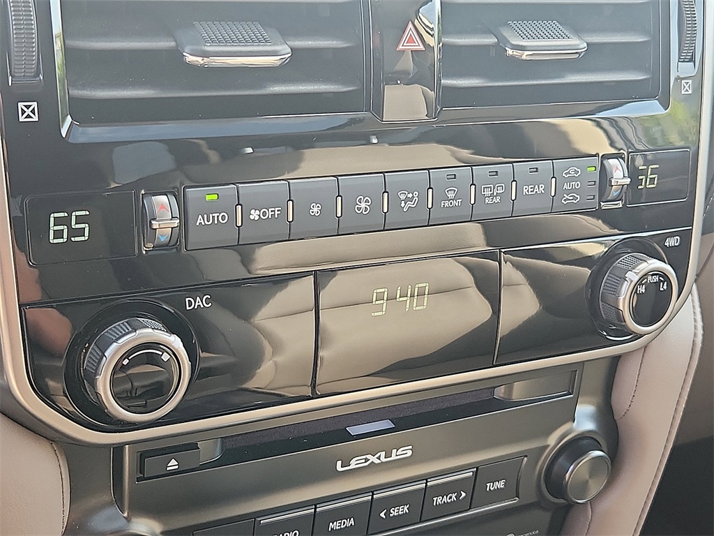 2023 Lexus GX Premium photo 15