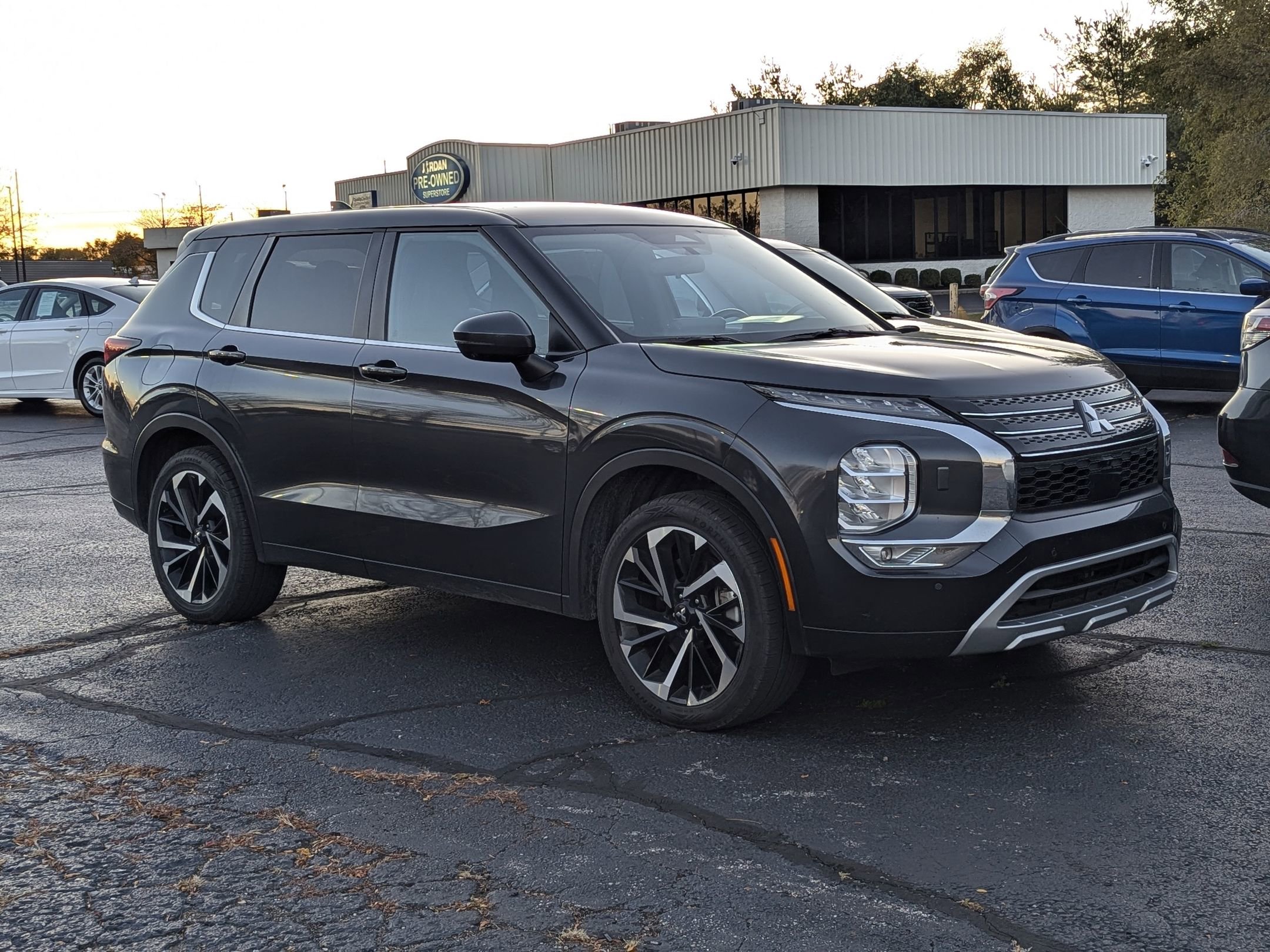 2024 Mitsubishi Outlander SE photo 4