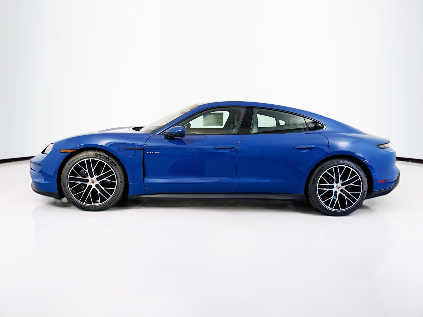2025 Porsche Taycan 4 photo 2