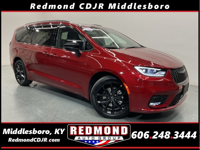 2026 Chrysler Pacifica Select's photo