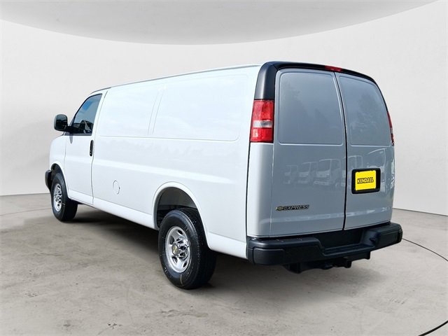 2025 Chevrolet Express Cargo 2500 photo 3