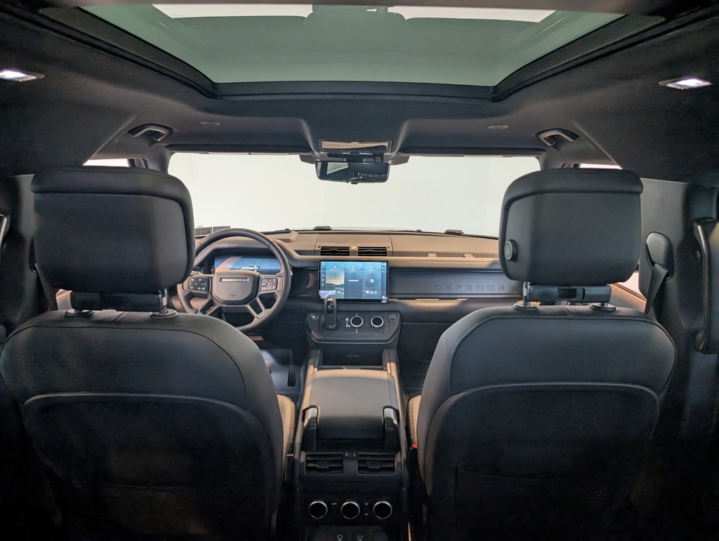 2025 Land Rover Defender 110 X-Dynamic SE photo 27