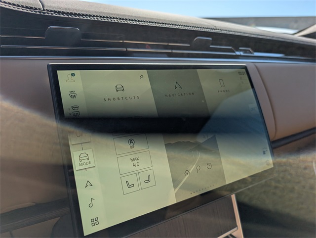 2025 Land Rover Range Rover SE photo 10