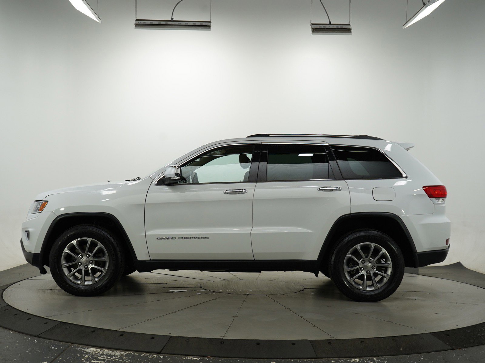 Used 2015 Jeep Grand Cherokee Limited with VIN 1C4RJFBG8FC779303 for sale in Minneapolis, Minnesota