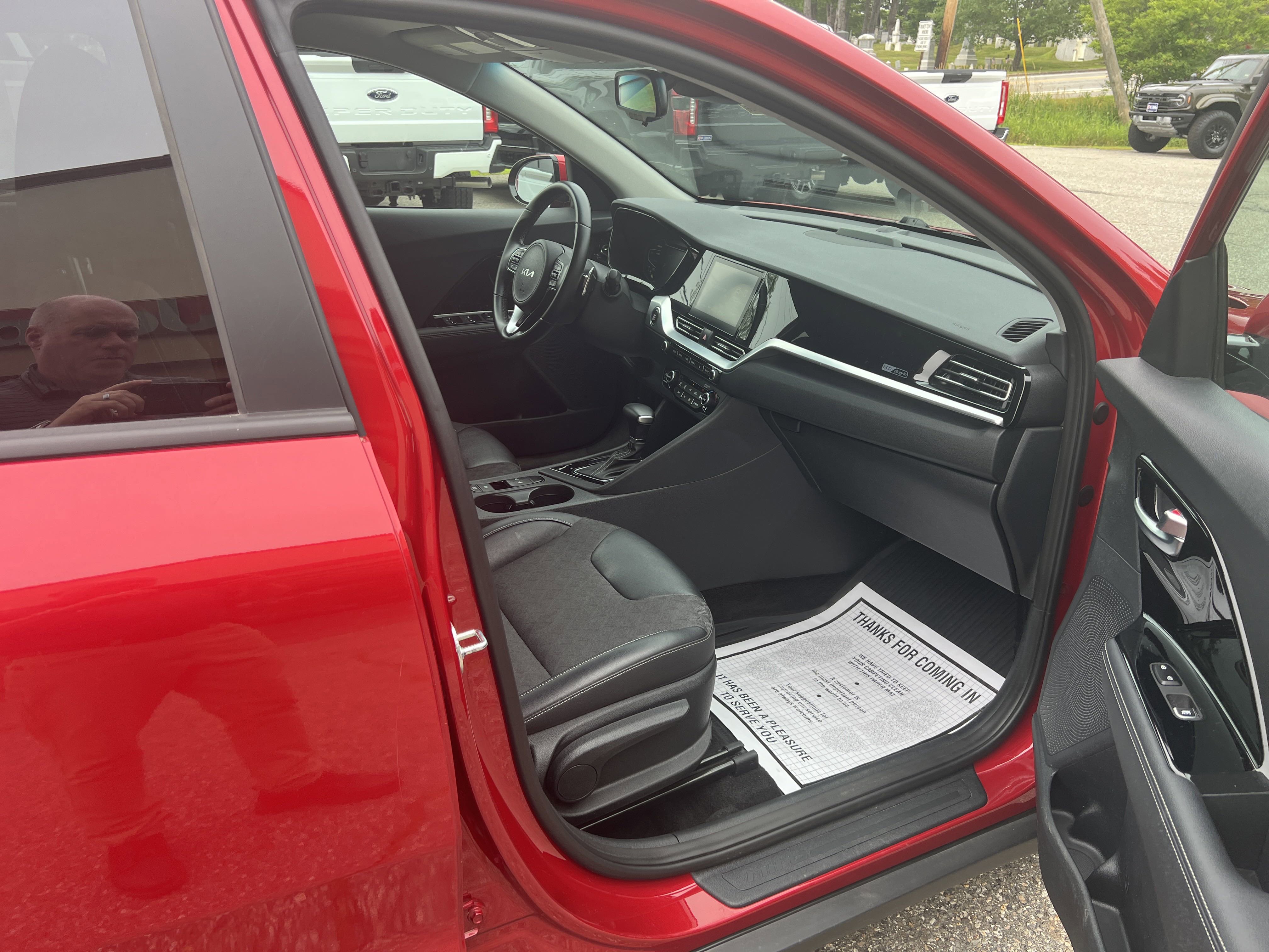 2022 Kia Niro Plug-In Hybrid EX photo 3