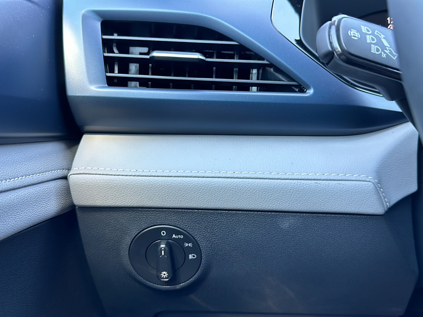 2024 Volkswagen Taos SE photo 11