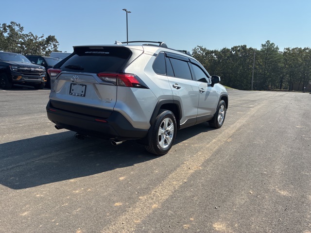 2019 Toyota RAV4 XLE photo 2