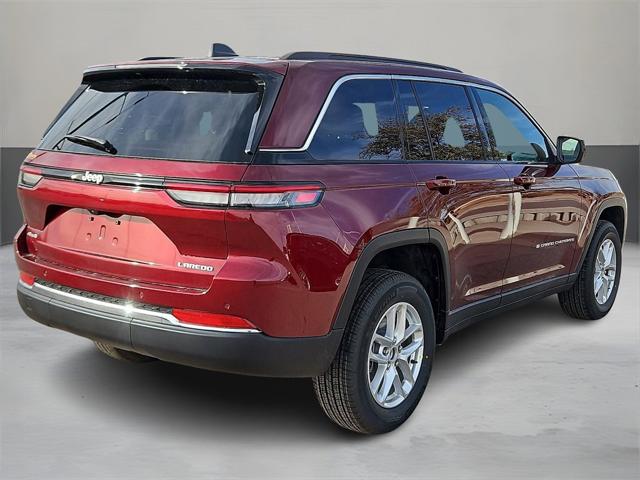 2025 Jeep Grand Cherokee Laredo photo 3