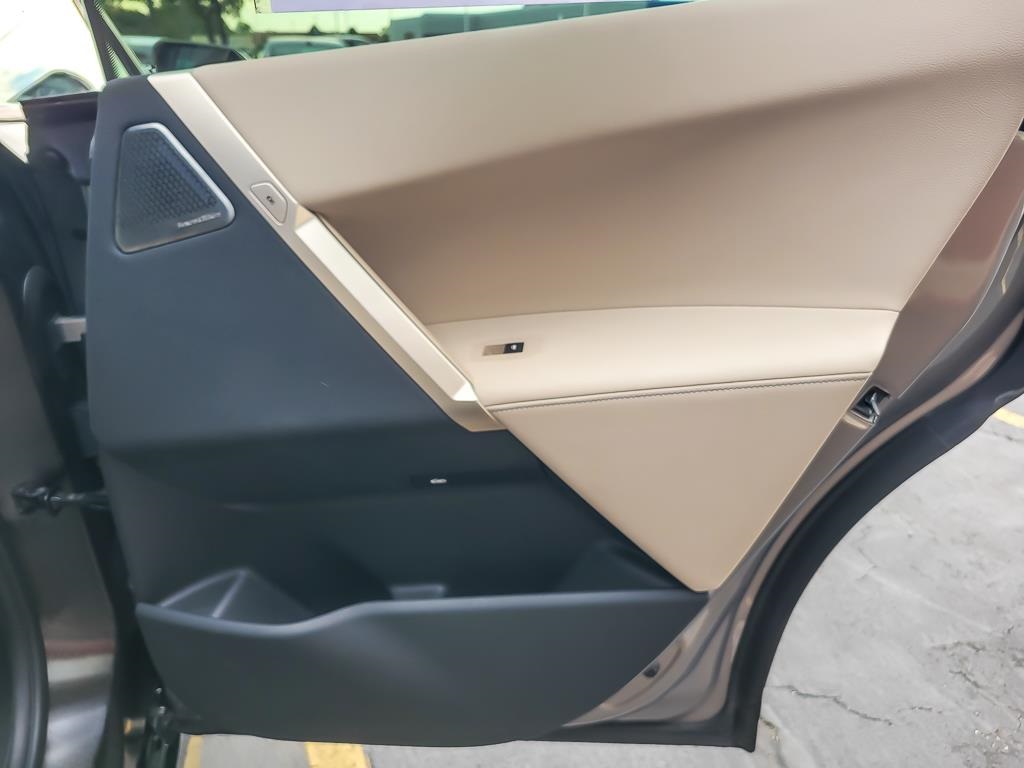 2024 BMW IX - Image 19