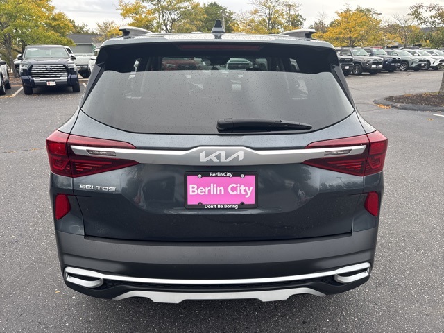 2022 Kia Seltos EX photo 2