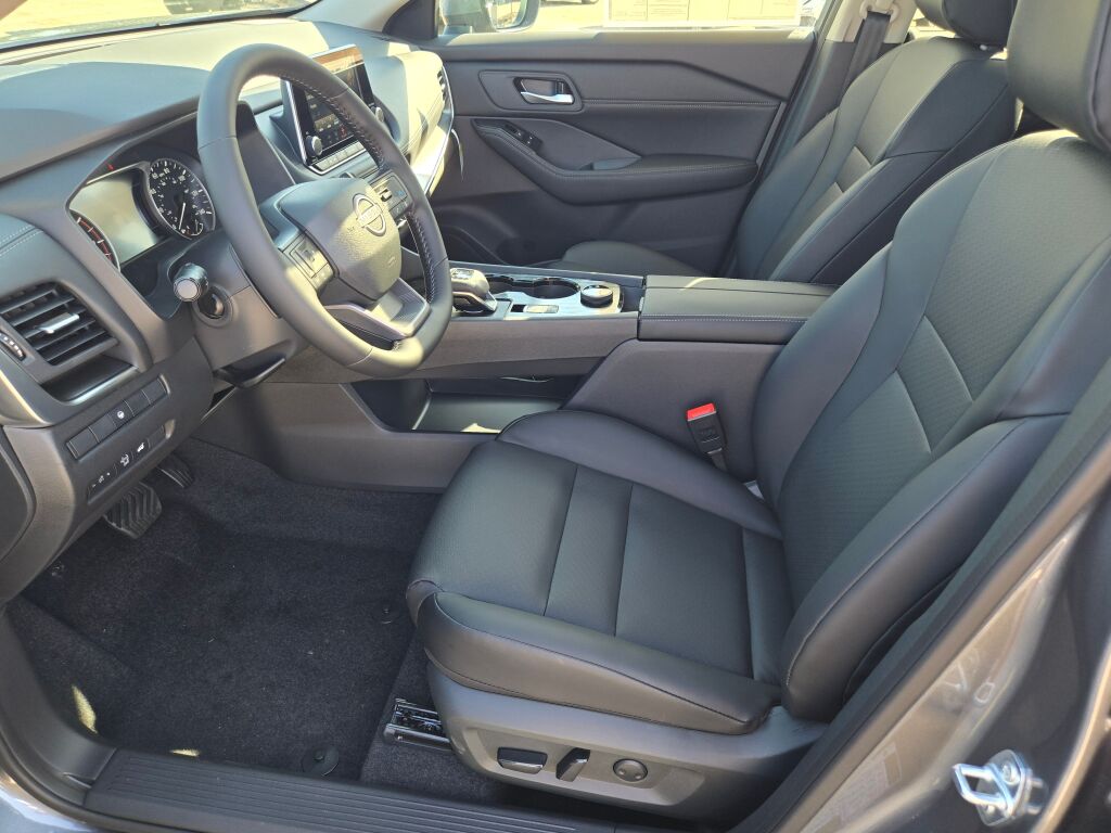 2026 Nissan Rogue SV photo 17