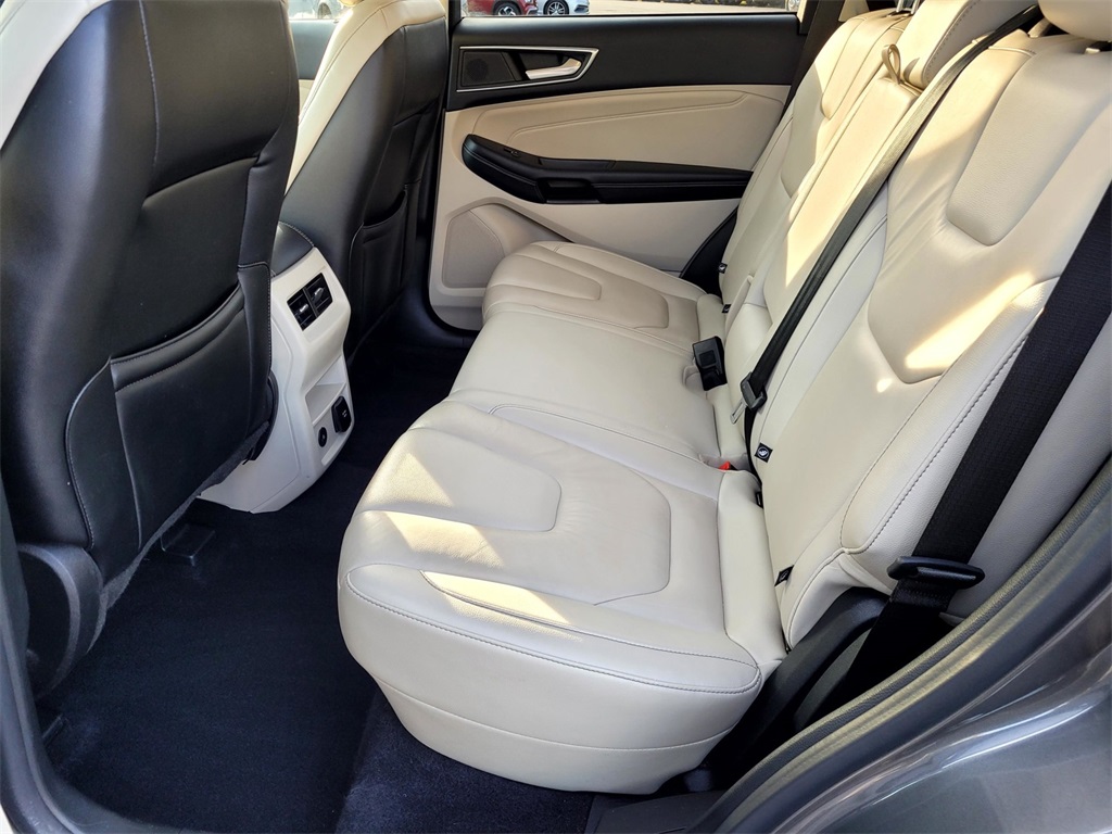 2022 Ford Edge Titanium photo 16