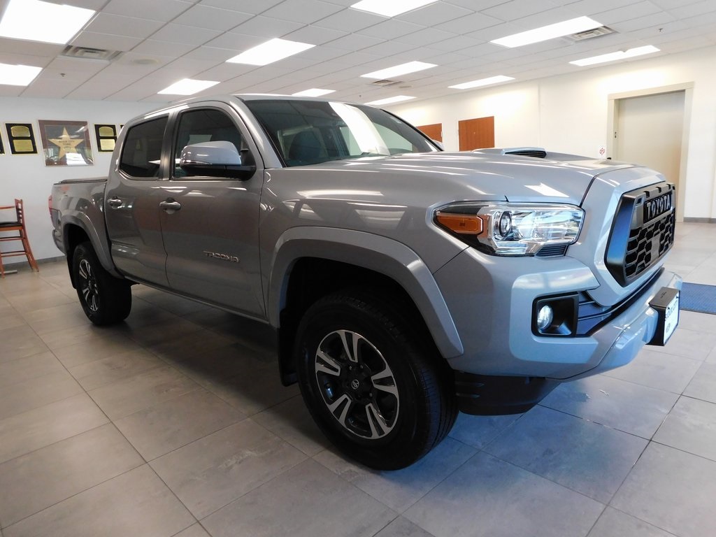 2018 Toyota Tacoma TRD Sport photo 5