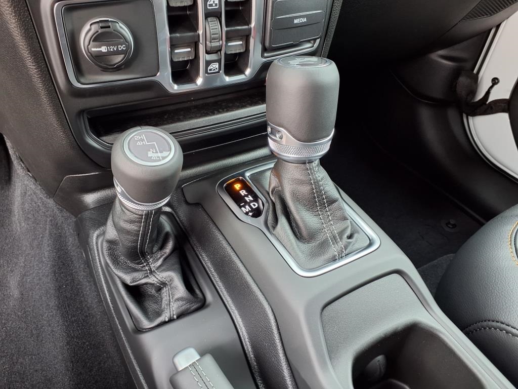 2025 Jeep Wrangler Sahara photo 13