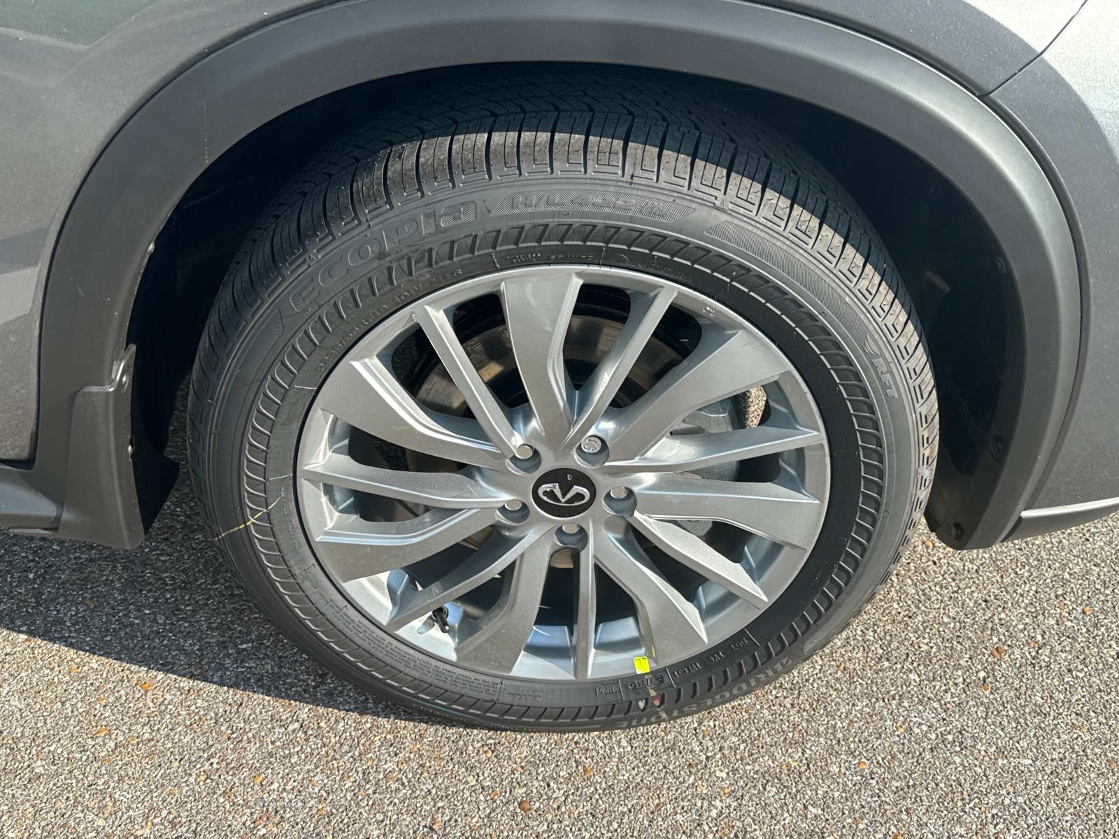 2025 Infiniti QX50 Luxe AWD photo 3